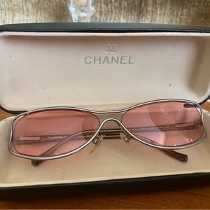 pink vintage chanel sunglasses. super unique and fun and in great condition!